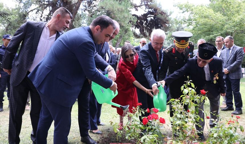Kırklareli'nde 15 Temmuz Şehitleri Anısına 253 Gül Fidanı Dikildi