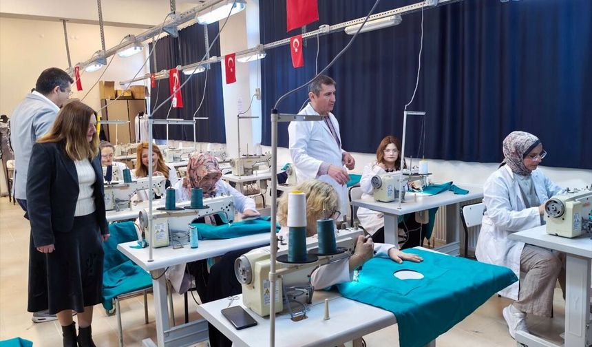 Trakya Üniversitesinde Öğrenciler Hastane Tekstili Üretiyor
