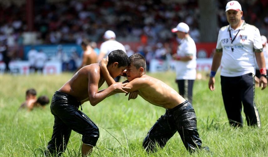 Tarihi Kırkpınar’ın İlk Pehlivanları Er Meydanına Çıktı