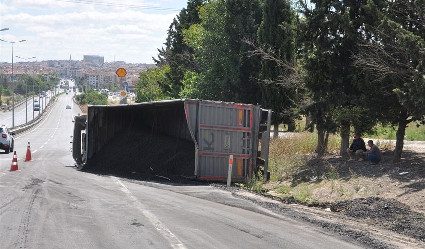 Lüleburgaz'da Tır Devrildi, 1 Yaralı