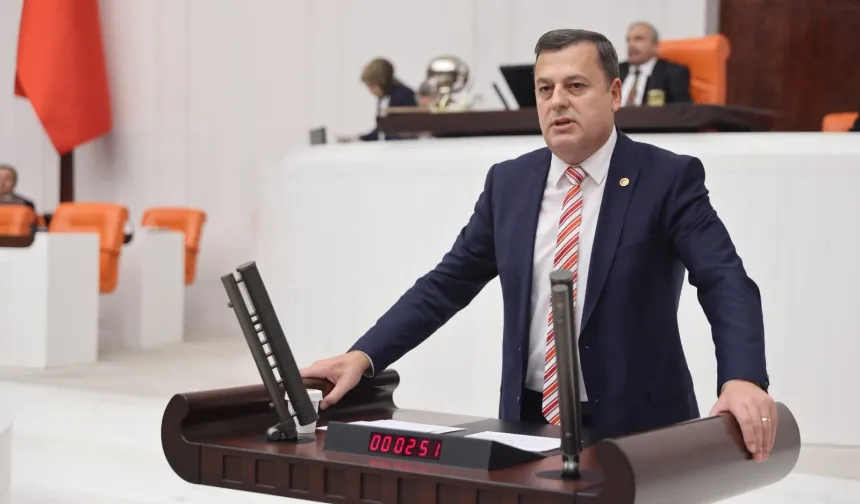 “Dumlupınar’da Yakılan Bağımsızlık Meşalesini Sonsuza Kadar Taşıyacağız”
