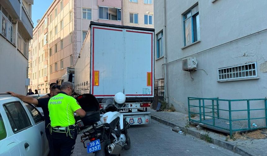 KIRKLARELİ; Sokağı Kapatan Tır Sürücüsüne Ceza