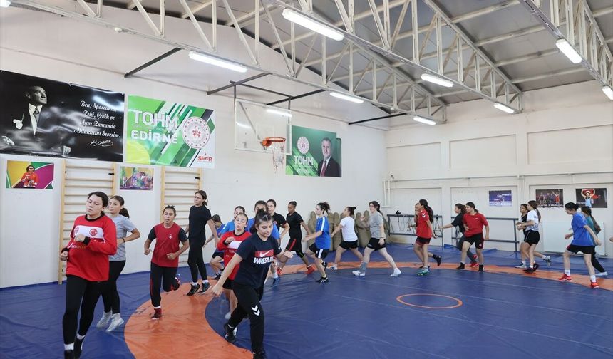 Milli Güreşçiler, Edirne’de Şampiyonalara Hazırlanıyor