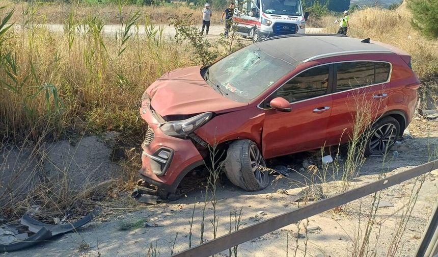 Araç Yol Kenarına Devrildi, 2’si Çocuk, 4 Yaralı