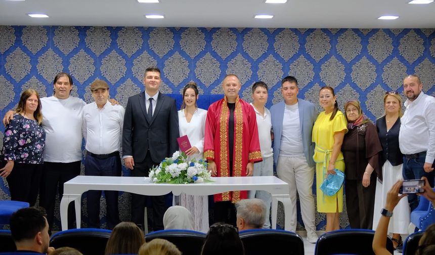 Başkan Derya Bulut, Ezgi Doğa ve Alperen Çiftinin Nikahını Kıydı