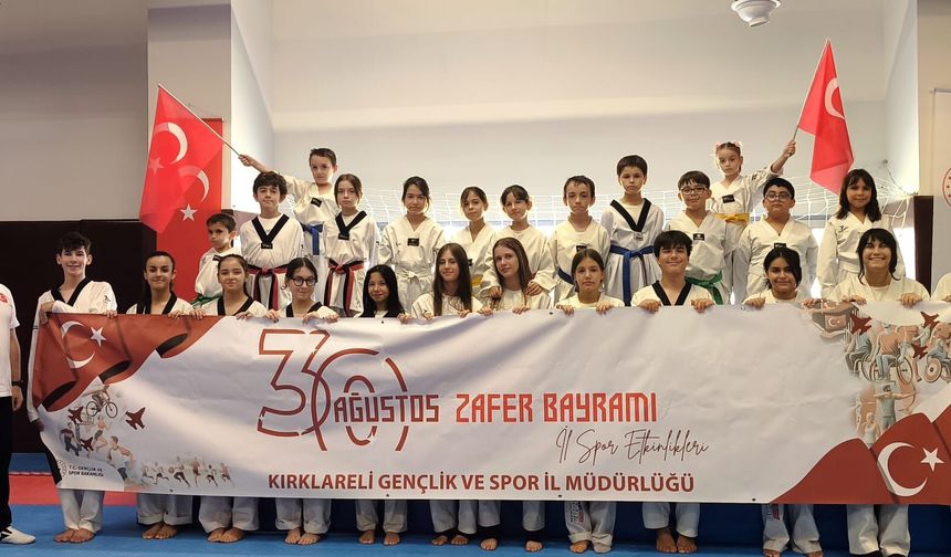 Taekwondo Sporcularından Zafer Bayramı’nda Anlamlı Etkinlik