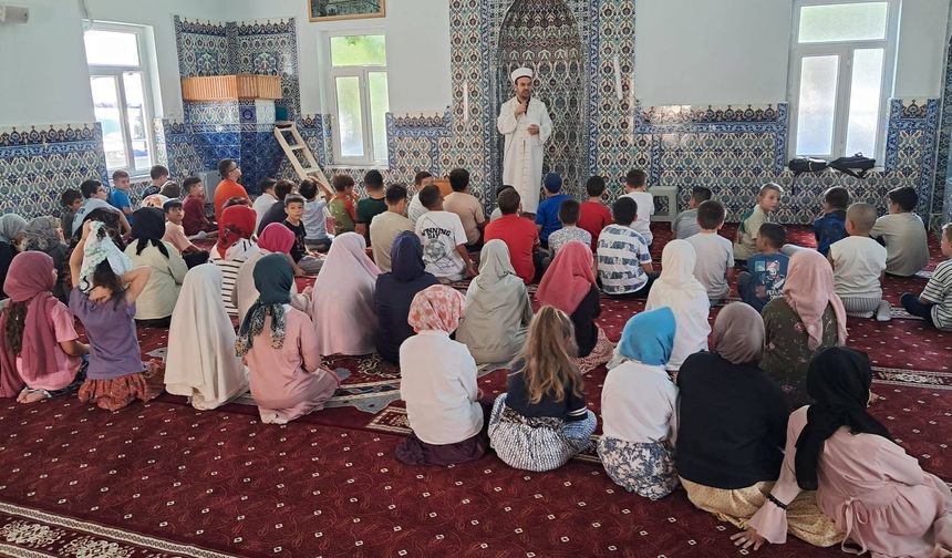 Sungurbey Camiinde Çocuklara Yönelik Anlamlı Program