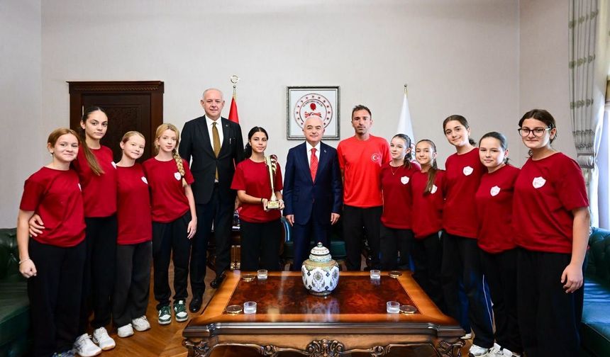 Kırklareli’nin Şampiyon Kızları Vali Turan’ı Ziyaret Etti
