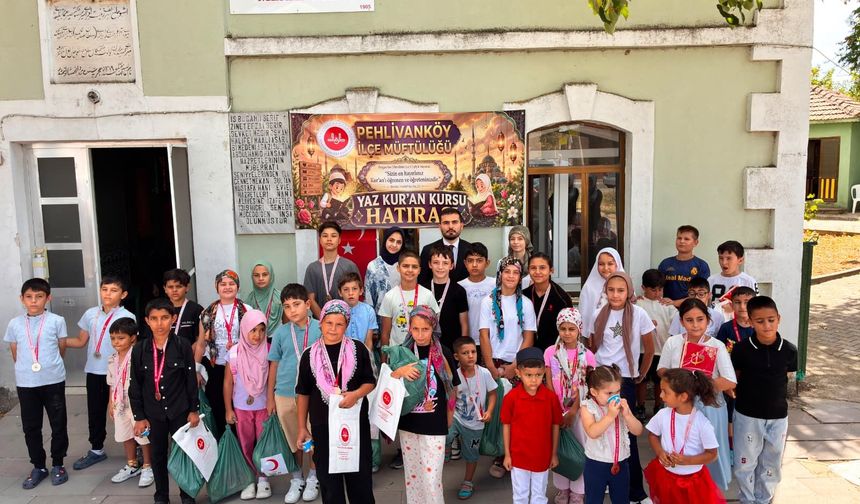 Pehlivanköy’de Kur’an Kursu Kapanışında Öğrencilere Anlamlı Hediyeler