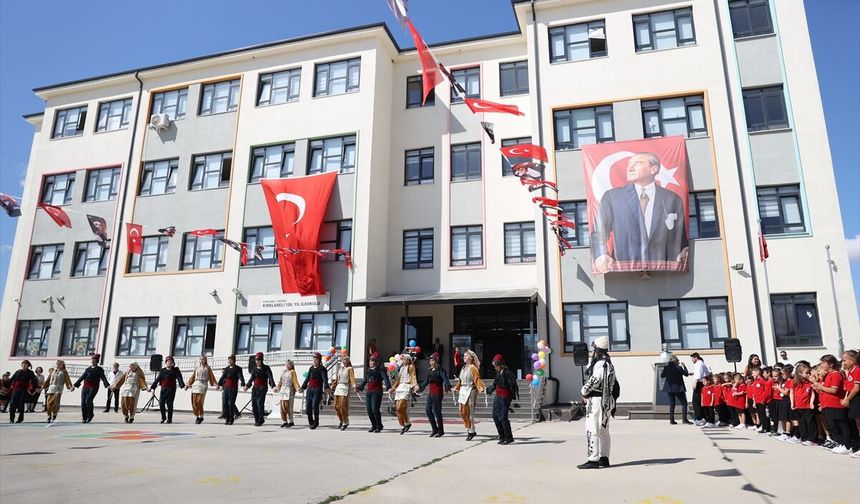 Kırklareli'nde İlköğretim Haftası Düzenlenen Törenle Kutlandı