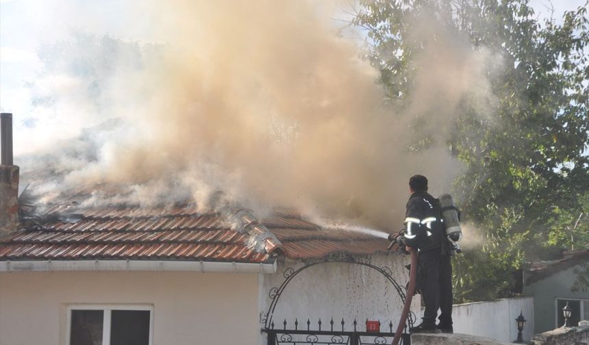 Kırklareli’nde Müstakil Ev Yandı