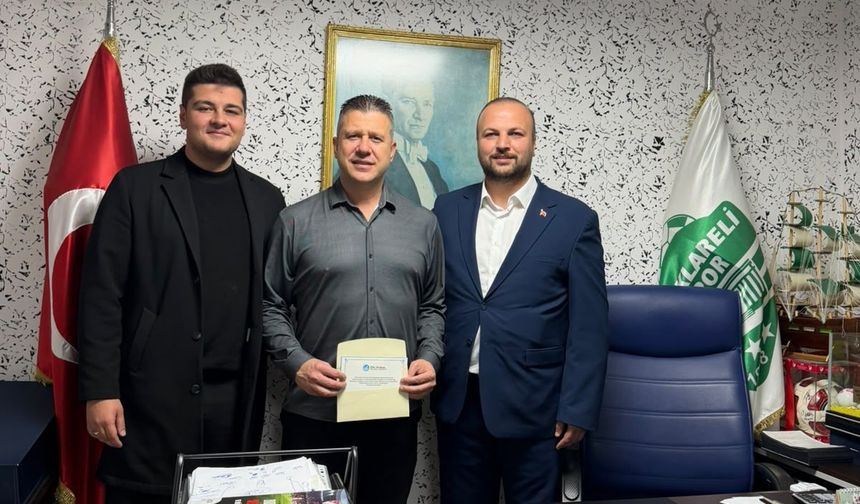 Kırklareli Ülkü Ocakları’ndan Kırklarelispor’a 100 Bilet Desteği