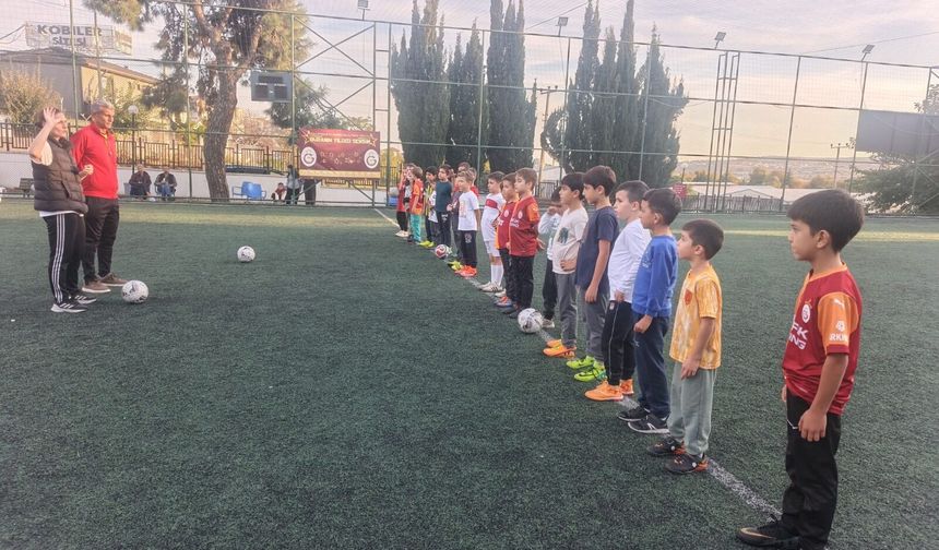 Süleymanpaşa’da Minikler Sahaya İndi